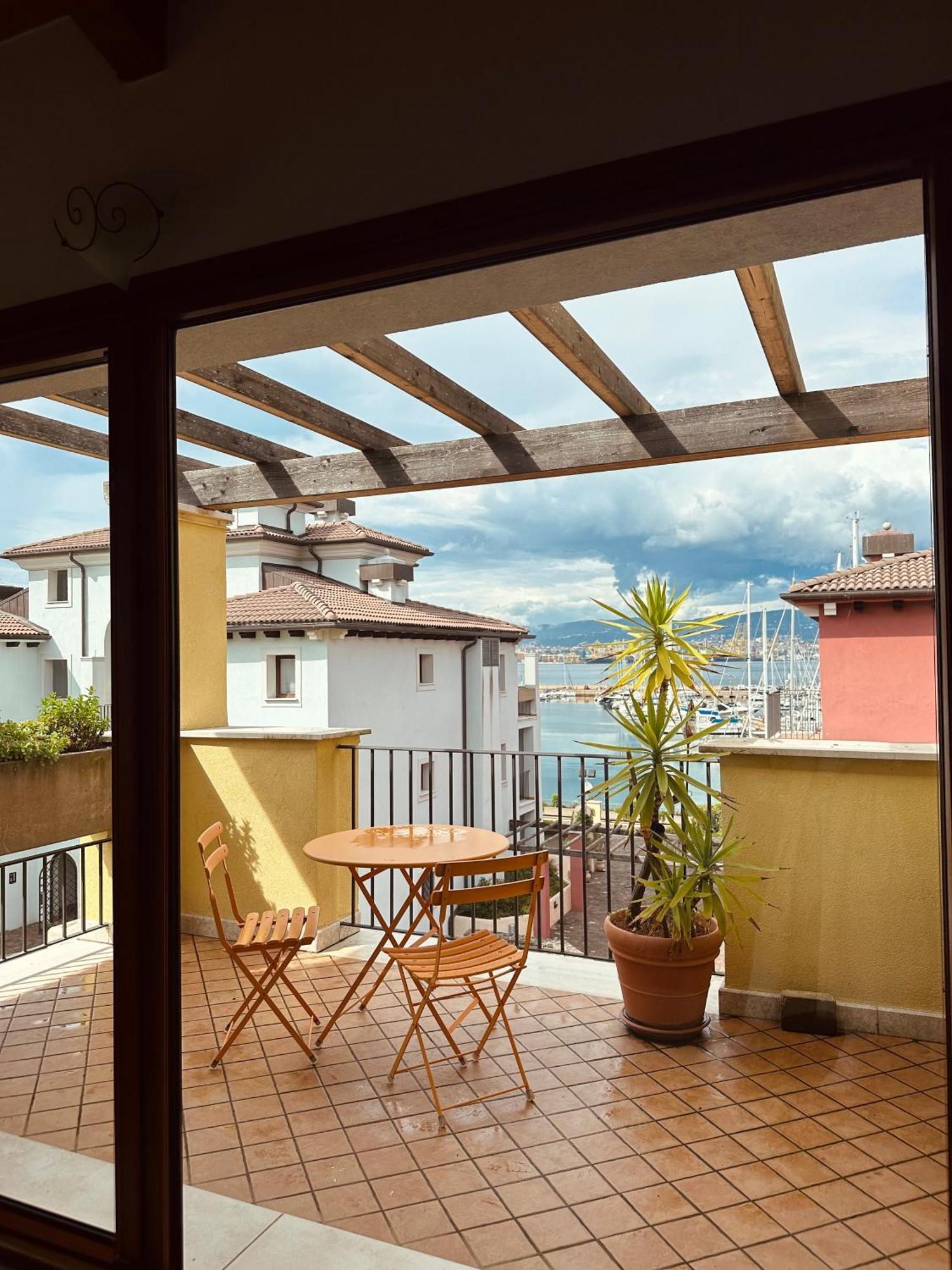 Apartment Claudia Muggia Exterior photo