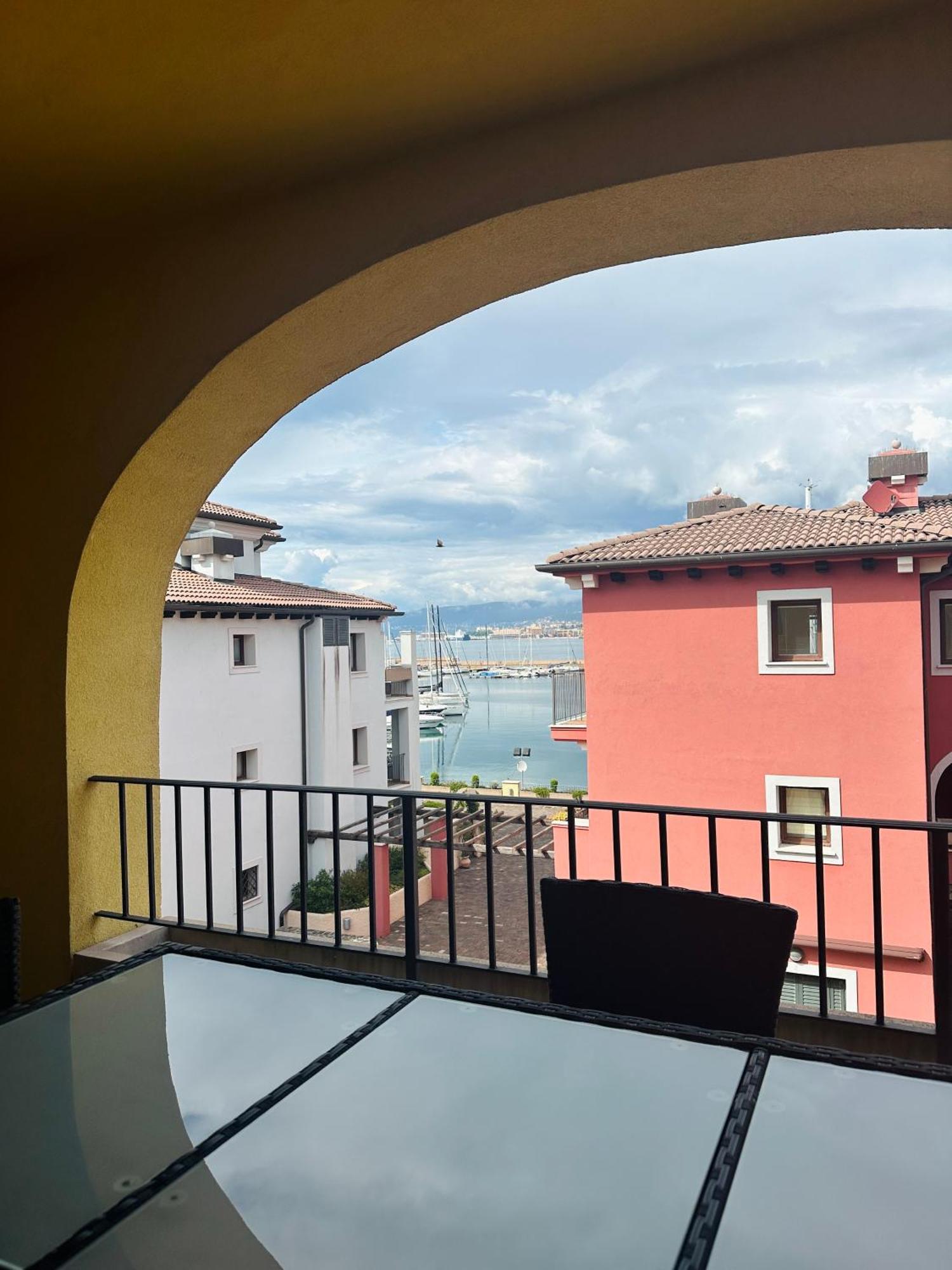 Apartment Claudia Muggia Exterior photo
